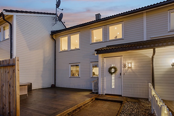 Velkommen til Lostajet 8! Presentert av eiendomsmegler Petter Tangen, eiendomsmeglerne Ringerike. Fotograf Mads Brekke v/EFKT