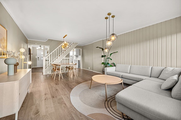 Velkommen til Grensefaret 17B presentert av eiendomsmegler Edvard Chapsang v/EIE eiendomsmegling avdeling Sandvika!
Foto: Luxe AS (Anders Kjøndal)