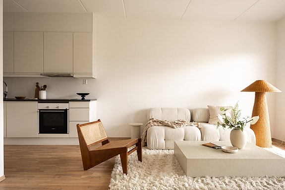 John Strandruds vei 23 presenteres av Mekleriet Oslo ved Ole Anders Teslo og Kine Leonardsen.