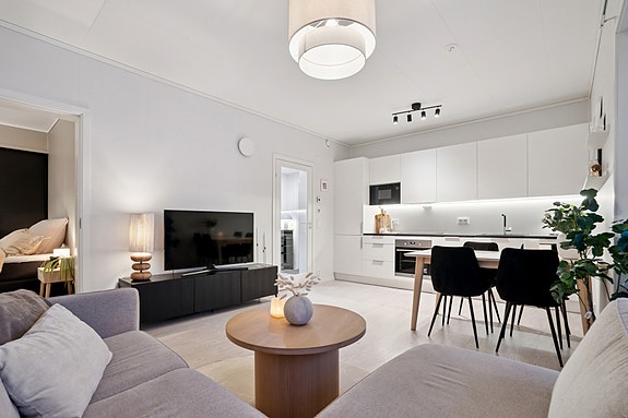 Velkommen til Vestermyrveien 11 - Presentert av Eiendomsmegler1 Svolvær. Foto: EFKT.