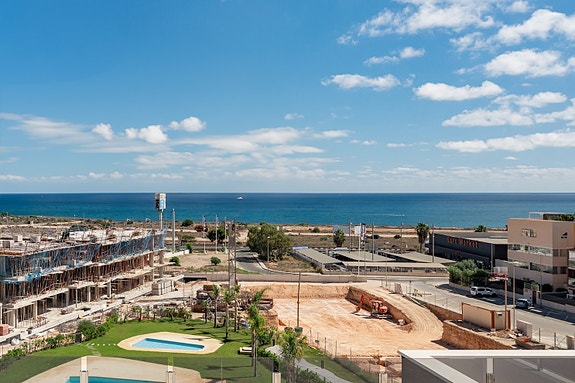 Penthouse med havutsikt | Sydvendt | Takterrasse 113m2 med basseng | Gangavstand til strand | Møbeler inkludert