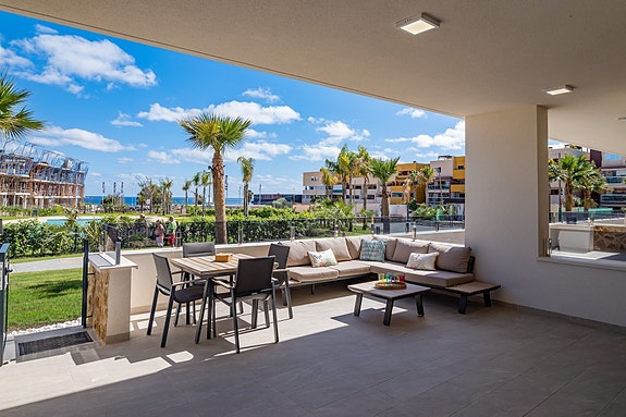 Penthouse med havutsikt | Sydvendt | Takterrasse 113m2 med basseng | Gangavstand til strand | Møbeler inkludert