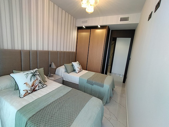 Penthouse med havutsikt | Sydvendt | Takterrasse 113m2 med basseng | Gangavstand til strand | Møbeler inkludert