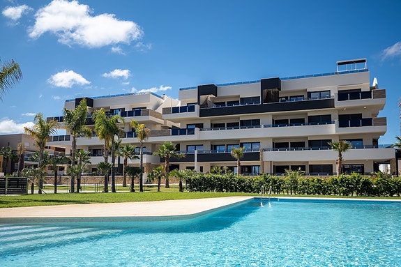 Penthouse med havutsikt | Sydvendt | Takterrasse 113m2 med basseng | Gangavstand til strand | Møbeler inkludert