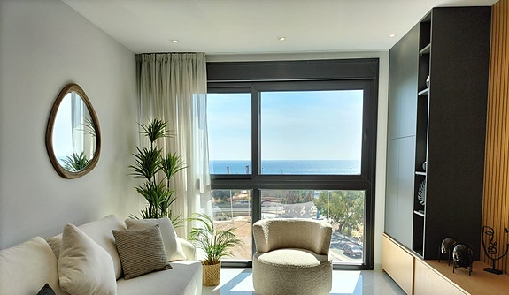 Penthouse med havutsikt | Sydvendt | Takterrasse 113m2 med basseng | Gangavstand til strand | Møbeler inkludert