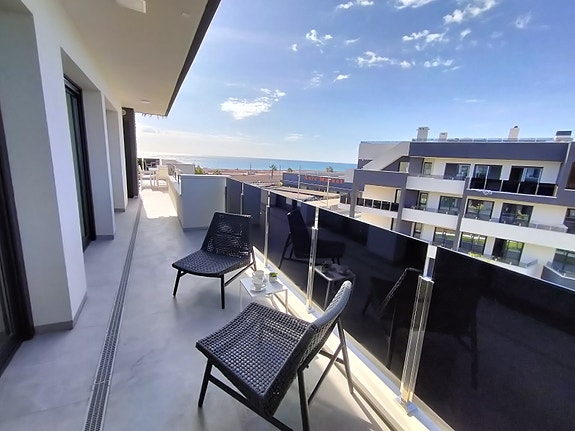 Penthouse med havutsikt | Sydvendt | Takterrasse 113m2 med basseng | Gangavstand til strand | Møbeler inkludert