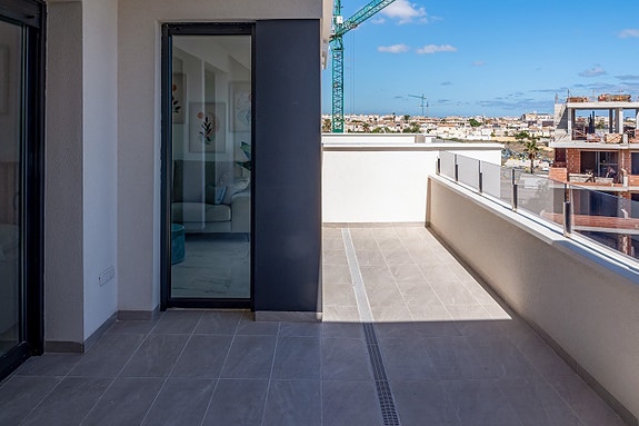 Penthouse med havutsikt | Sydvendt | Takterrasse 113m2 med basseng | Gangavstand til strand | Møbeler inkludert