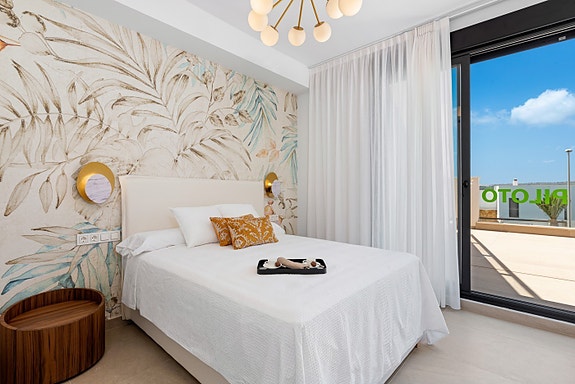 Lekker villa med takterrasse og privat basseng - 3 soverom, gangavstand til strand