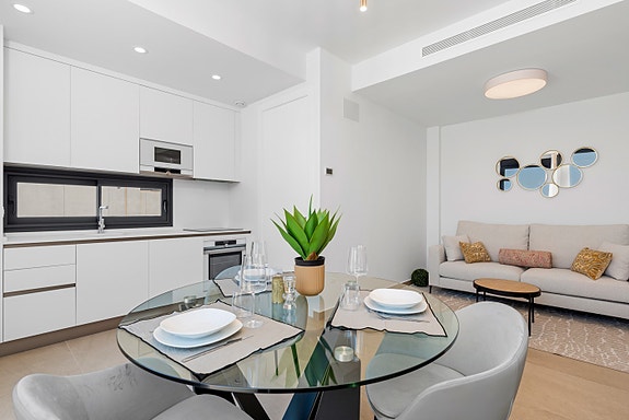 Lekker villa med takterrasse og privat basseng - 3 soverom, gangavstand til strand