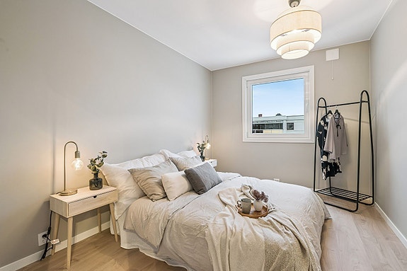 Lys og luftig med god romfølelse og og funksjonelle løsninger.