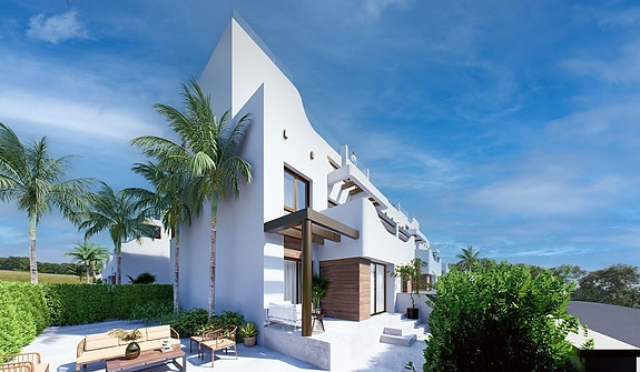 Kun 150 m til flott strand | Moderne leiligheter med stor uteplass | Nydelige fellesområder