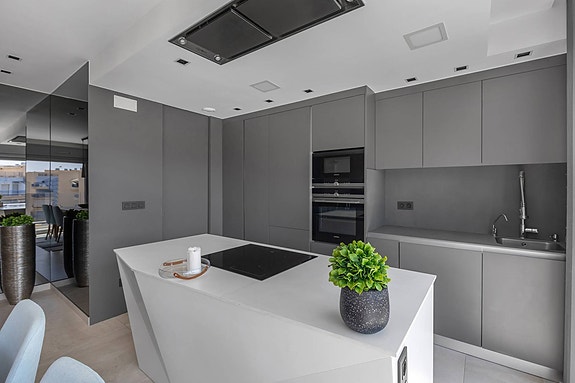 Nyhet! Sjelden mulighet | Fantastisk panoramautsikt mot havet | Penthouse leilighet med 3 soverom | Høye kvaliteter