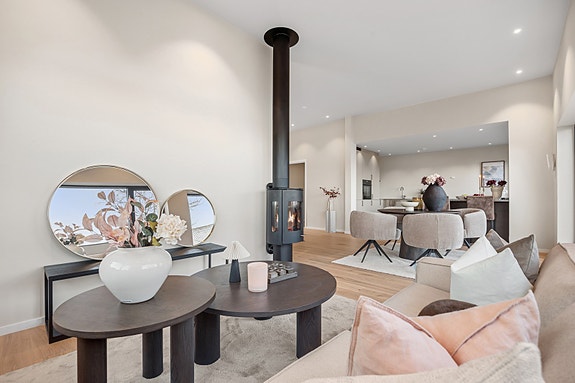 Proaktiv Eiendomsmegling ved Kristoffer Menne har den store gleden av å presentere Saxe Viks veg 49!