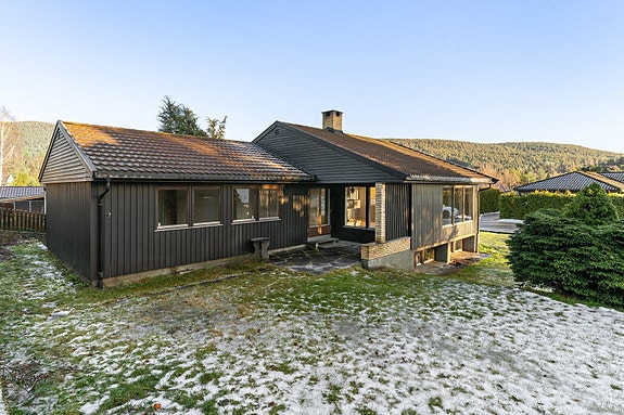 Eldre enebolig med moderniserings behov og barnevennlig beliggenhet