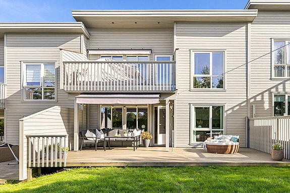 Krabberødsvingen 15A presenteres av Kenneth Graarud Olsen i Krogsveen.