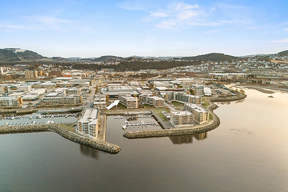 Velkommen til Molovegen 13, presentert av EiendomsMegler 1 v/ Jim Håkon Karlsen. Foto: ELW Media (Espen Wåde)