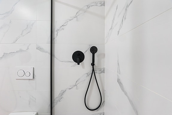 Turistlisens! Toppleilighet med privat takterrasse på 72 m - Kun 750 m fra stranden - 3 soverom og 2 bad