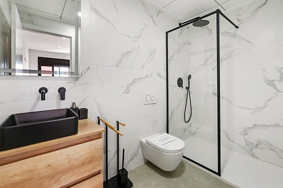 Turistlisens! Toppleilighet med privat takterrasse på 72 m - Kun 750 m fra stranden - 3 soverom og 2 bad