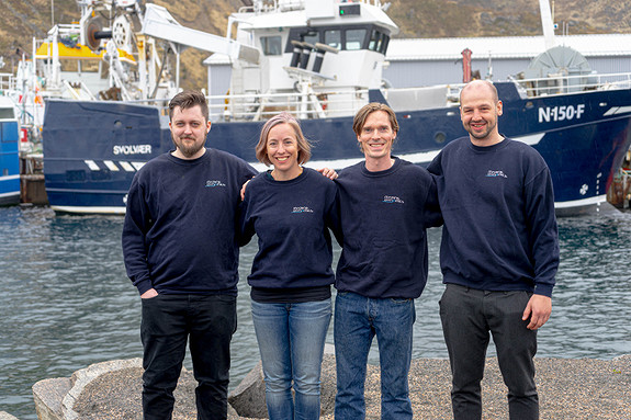 Teamet vårt brenner for en enklere og tryggere arbeidshverdag på havet.