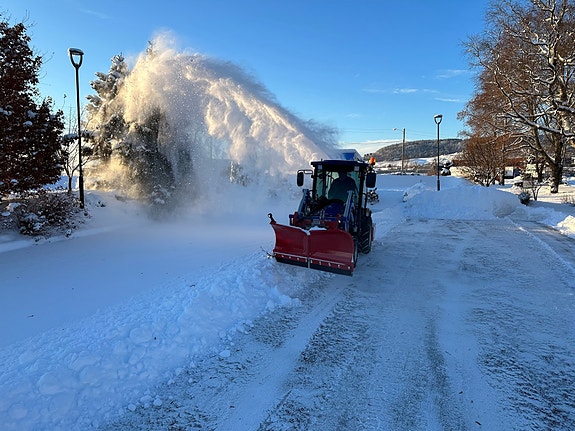 Farmtrac 26 MT 9+3 og Hytte 3 of 5