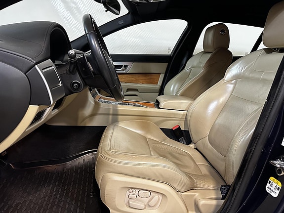 Jaguar XF 11 of 20