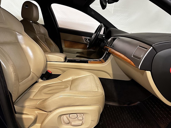 Jaguar XF 14 of 20