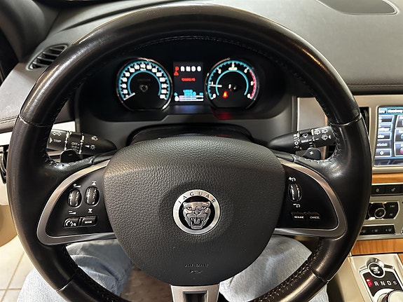 Jaguar XF 18 of 20