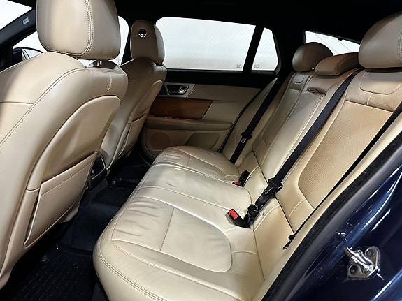 Jaguar XF 13 of 20