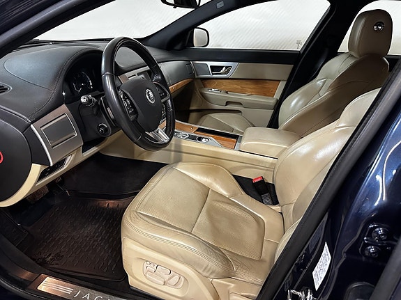 Jaguar XF 12 of 20