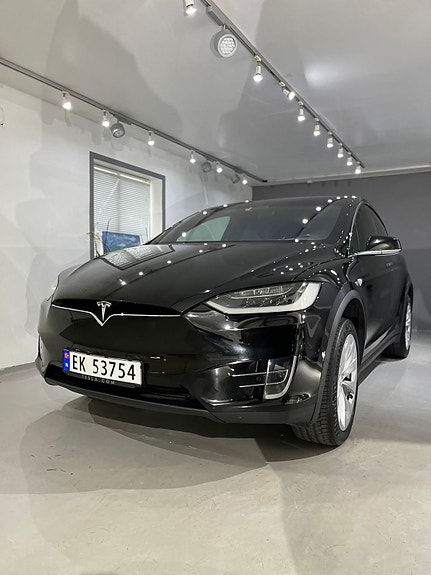 Tesla Model X - Image 1