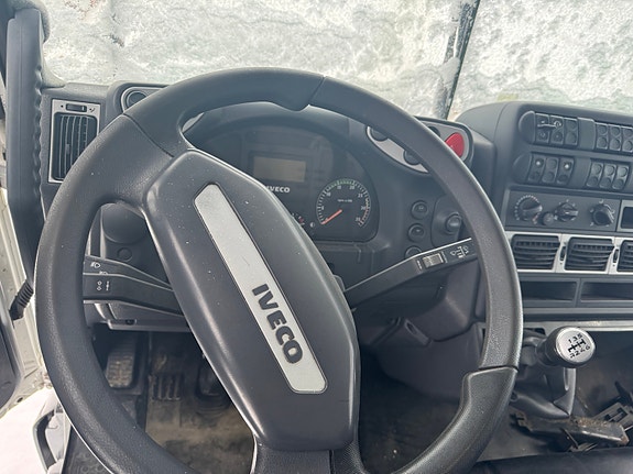 Iveco 75E18 12 of 13