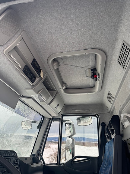 Iveco 75E18 9 of 13