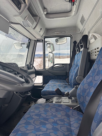 Iveco 75E18 10 of 13