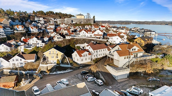 Koselig bolig i et populært område nær sentrum av Kragerø!