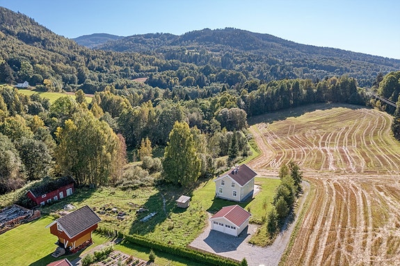 Tomta er på ca. 4,5 mål.