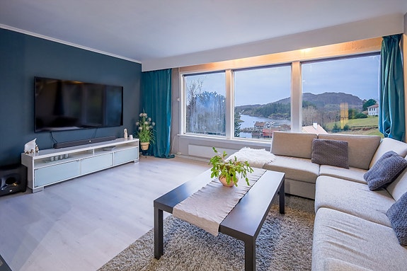 Velkommen til Hardbakke 4, presentert av Torgeir Glomnes for Eiendomsmegler Vest.