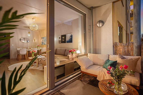 Velkommen til Kingos gate 15 - En innbydende og romslig 2-roms beliggende i en moderne bygård fra 2005.