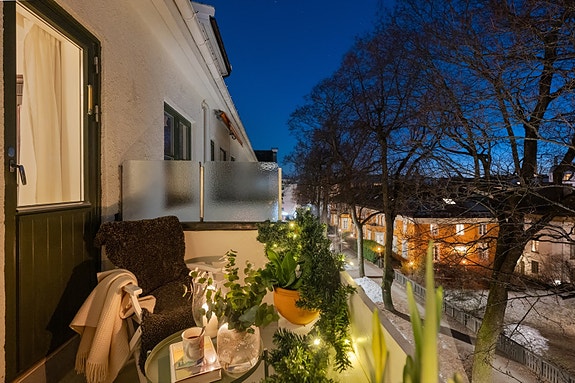 Lille Frogner allé er en trafikkstille gate, men det er kort vei til alt man har behov for av butikker og restauranter.