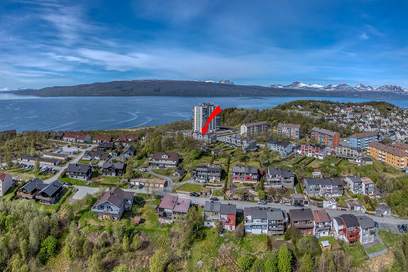 Boligen ligger i et rolig og familievennlig boligstrøk på Framnes.