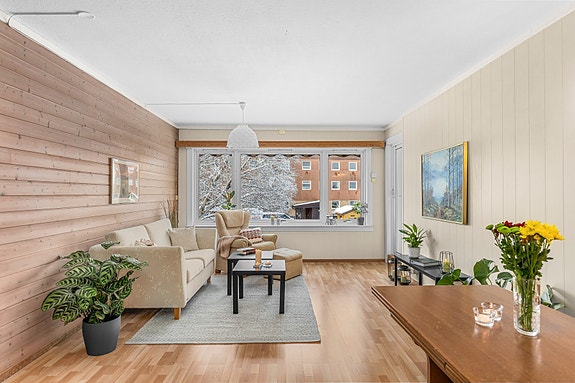 EiendomsMegler 1 v/Frank Robert Bae har gleden av å presentere en romslig 2-roms leilighet i 2. etasje beliggende på populære Charlottenlund!