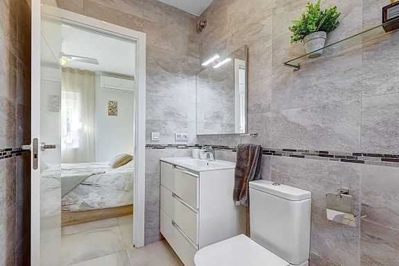 Fantastisk villa med panoramautsikt! Privat basseng | Renovert | Perfekt beliggenhet nær stranden!