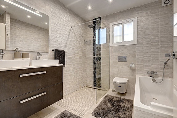 Fantastisk villa med panoramautsikt! Privat basseng | Renovert | Perfekt beliggenhet nær stranden!