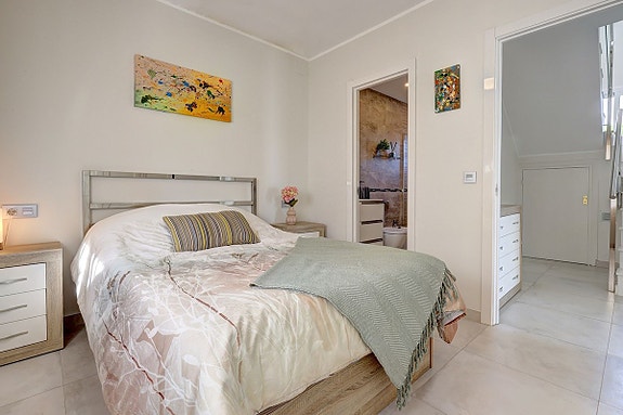 Fantastisk villa med panoramautsikt! Privat basseng | Renovert | Perfekt beliggenhet nær stranden!