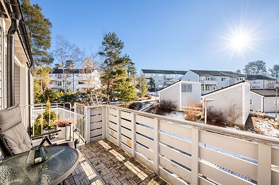 Nordvik Nordstrand ved Philip Magnussen og Kristoffer Johannessen presentere en flott og romslig 3-roms i Grensen borettslag