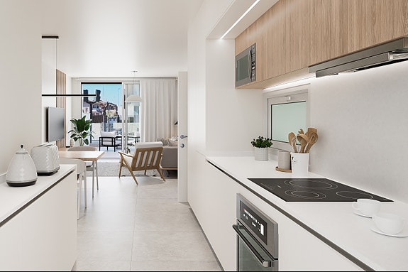 Hjørne toppleilighet med stor takterrasse | Kun 200 m til strand | Fellesområde med basseng