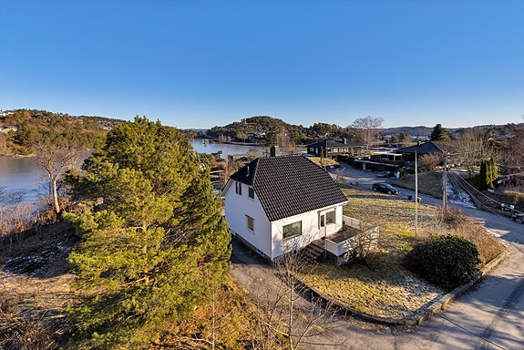 Velkommen til Bjørndalsheia 37 med Vollevannet i bakgrunnen!