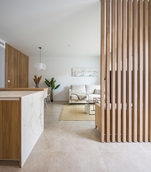 Moderne penthouse-leilighet | Takterrasse på 68 m2 | Nydelige fellesområder | Kort vei til båthavn og strand | Parkering