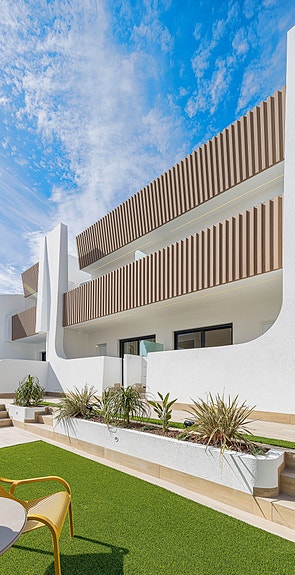 Moderne penthouse-leilighet | Takterrasse på 68 m2 | Nydelige fellesområder | Kort vei til båthavn og strand | Parkering