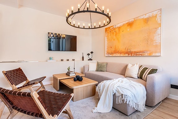 Stilfullt rekkehus nær Puerto Banús! Stor terrasse med utekjøkken | Garasje | Gangavstand til strand og restauranter!