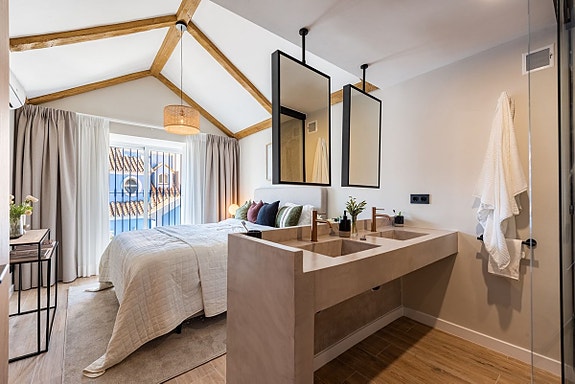 Stilfullt rekkehus nær Puerto Banús! Stor terrasse med utekjøkken | Garasje | Gangavstand til strand og restauranter!